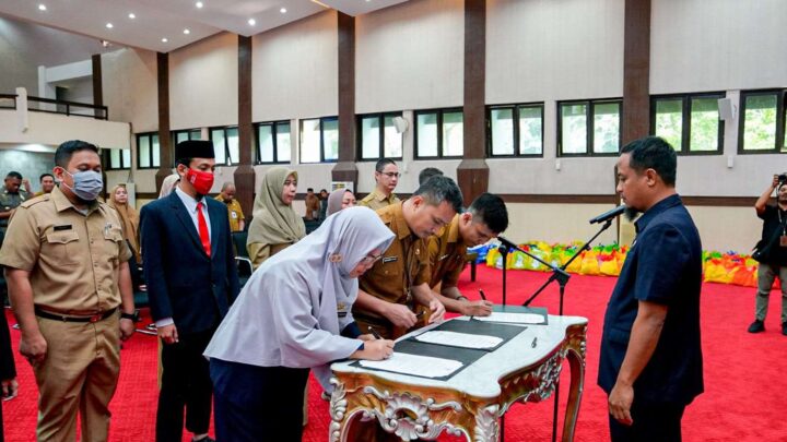 Lantik 13 Pejabat, Gubernur Sulsel Harapkan Loyalitas untuk Bangun Teamwork Pemprov Sulsel