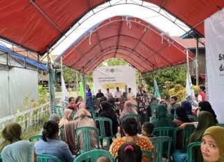 Pasar Murah dari Santri Bikin Warga Pinrang Senang