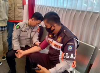 Sidokkes Polres Jeneponto Lakukan Pengecekan Kesehatan Petugas Pos Operasi Ketupat 2023