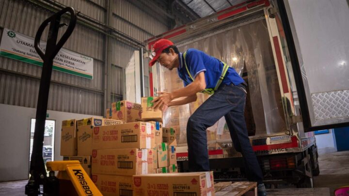 Kalla Logistics Cetak Rekor Distributor Terbaik Es Krim Wall's se-Indonesia di Kuartal I 2023 Kalla Logistics