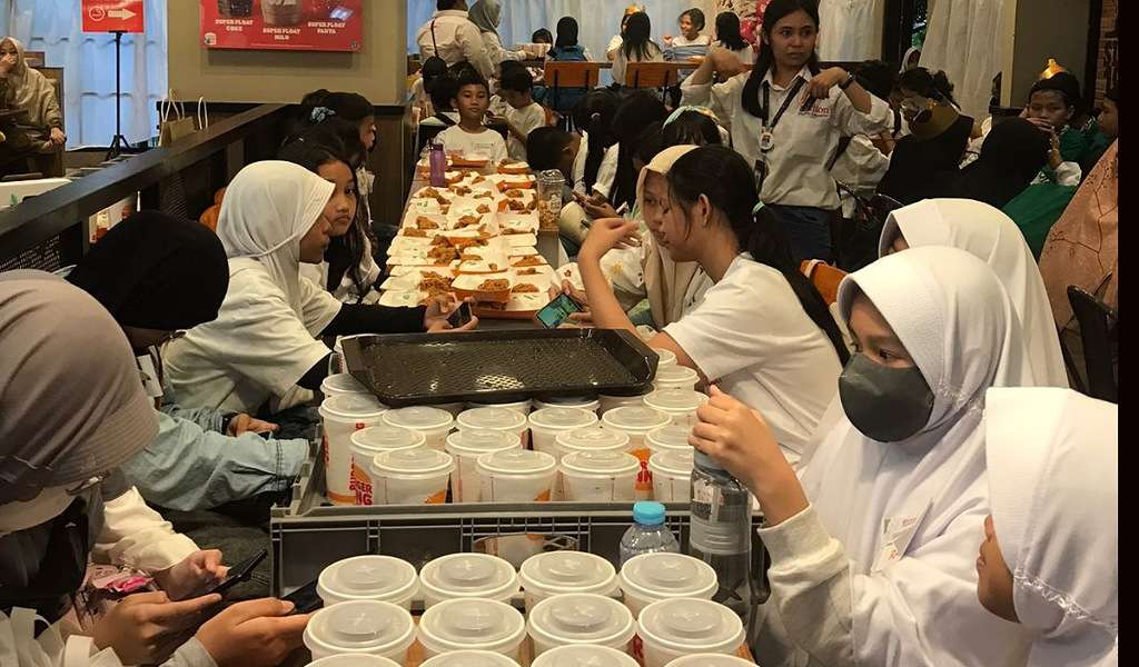 Momen Ramadan 2023, Briton English Education Ajak Ratusan Siswa dan Anak Panti Nobar dan Buka Bersama