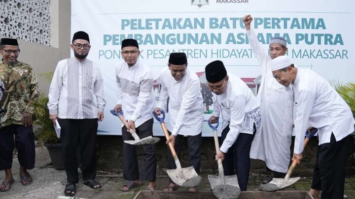 Danny Pomanto Melakukan Peletakan Batu Pertama Asrama Putra Ponpes Hidayatullah Ponpes Hidayatullah