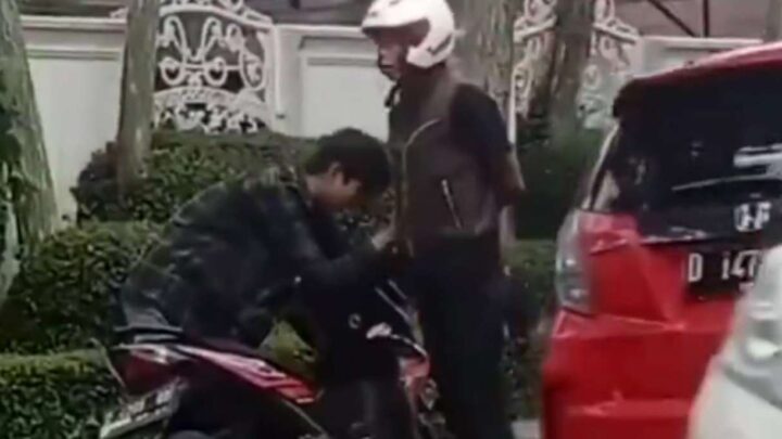 Viral, Pemotor Dipukul Sampai Kejang-Kejang: Padahal Sudah Menangis Minta Maaf pemotor kejang kejang