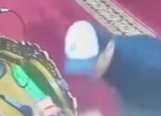 Heboh, Bule Ludahi Imam Masjid Gegara Terganggu Suara Murottal Al-Quran