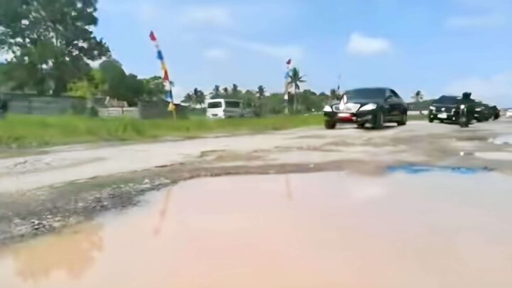 Jalan Rusak di Lampung jalan rusak lampung
