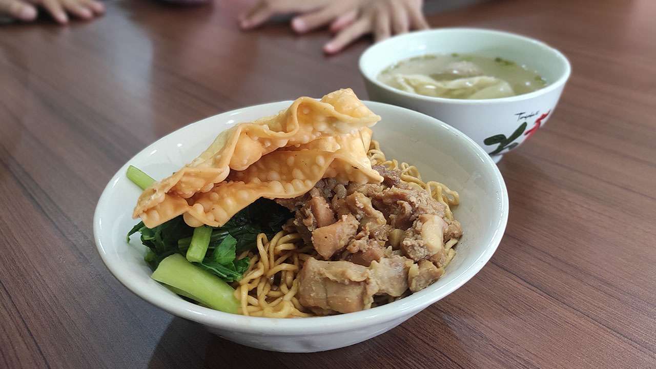 Mie Bangka Edy Edoy Buka Tempat Baru di Ruko Somba Opu, Lebih Nyaman dan Dijamin Halal