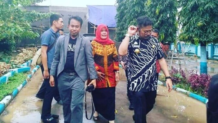 Tokoh pemuda Makassar Deng Joe (jas abu-abu)/Rls hardiknas makassar