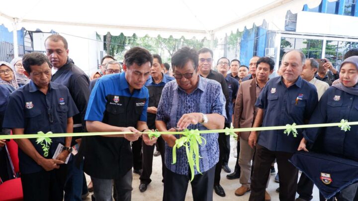 Aksa Mahmud Resmikan Laboratorium Teknik Pertambangan Universitas Bosowa aksa mahmud