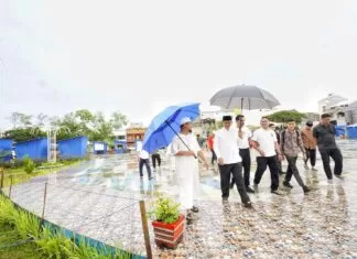 Gubernur Sulsel Berinteraksi dengan Warga di Taman Callaccu Sengkang