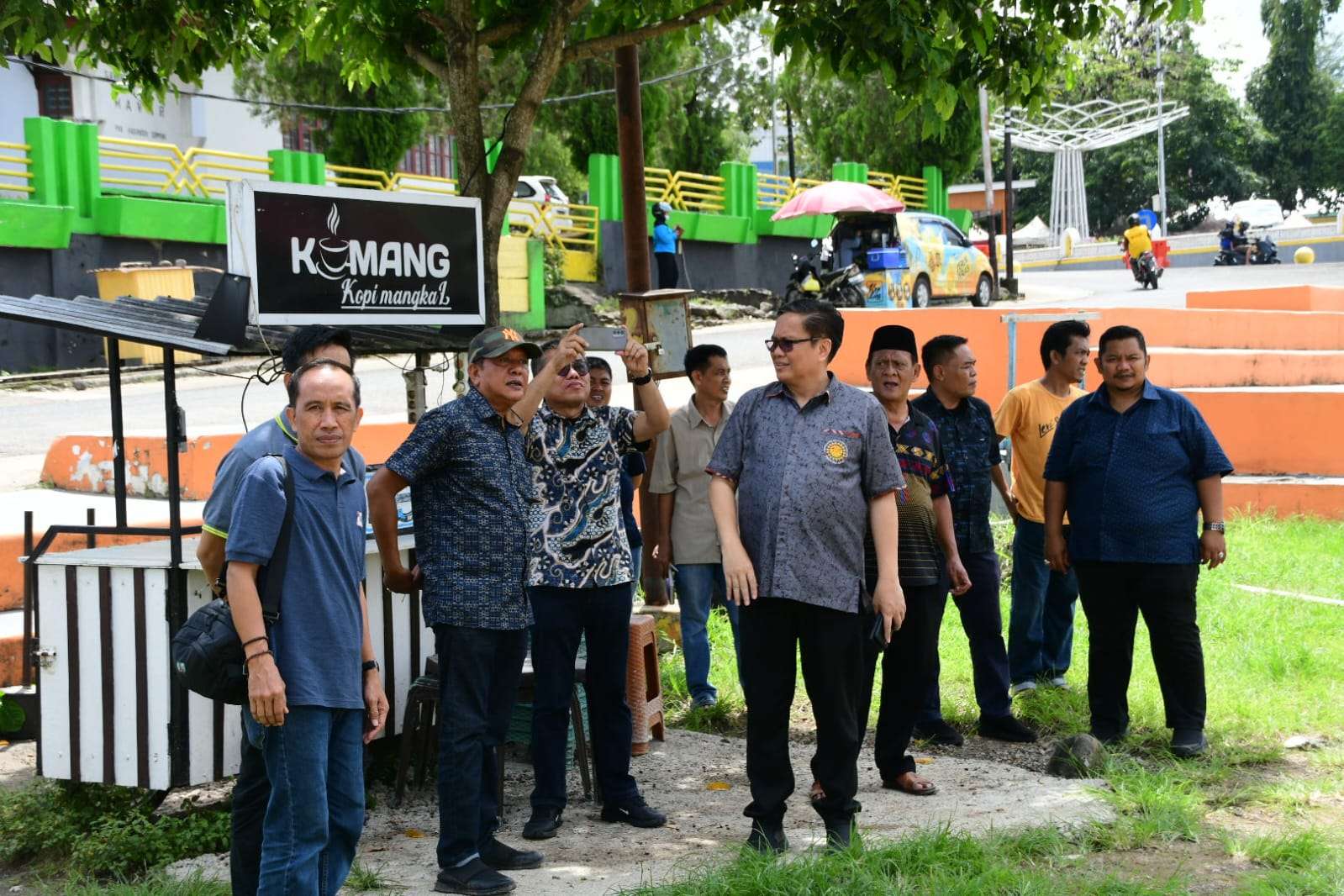 Didampingi Ketum PERWIRA LPMT Sapri Pamulu, Bupati Soppeng Resmikan Sekretariat Panitia Gau Maraja La Patau Matanna Tikka