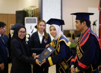 Anak Alm Prof Marwan Mas Raih Wisudawan Terbaik I Unibos