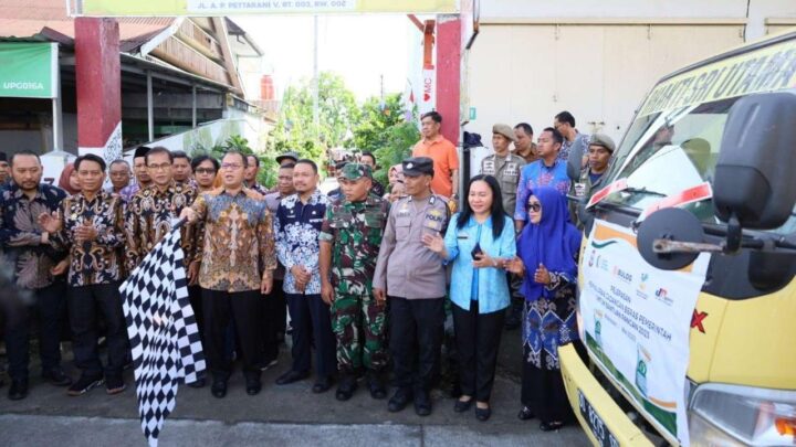 Wali Kota Makassar, Danny Pomanto mendistribusikan bantuan pangan beras dari pemerintah pusat untuk 45 ribu KPM di Makassar/Humas Kominfo Makassar kpm makassar