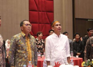 Berkontribusi Terhadap Ketenagakerjaan, Danny Pomanto dan Rudianto Lallo Diganjar Penghargaan di Hari Buruh Internasional