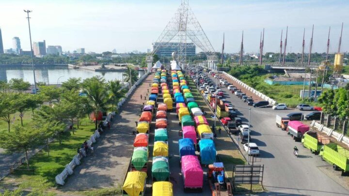 Gubernur Sulsel Lepas 70 Truk Pengangkut Benih Mandiri Pemprov Sulsel
