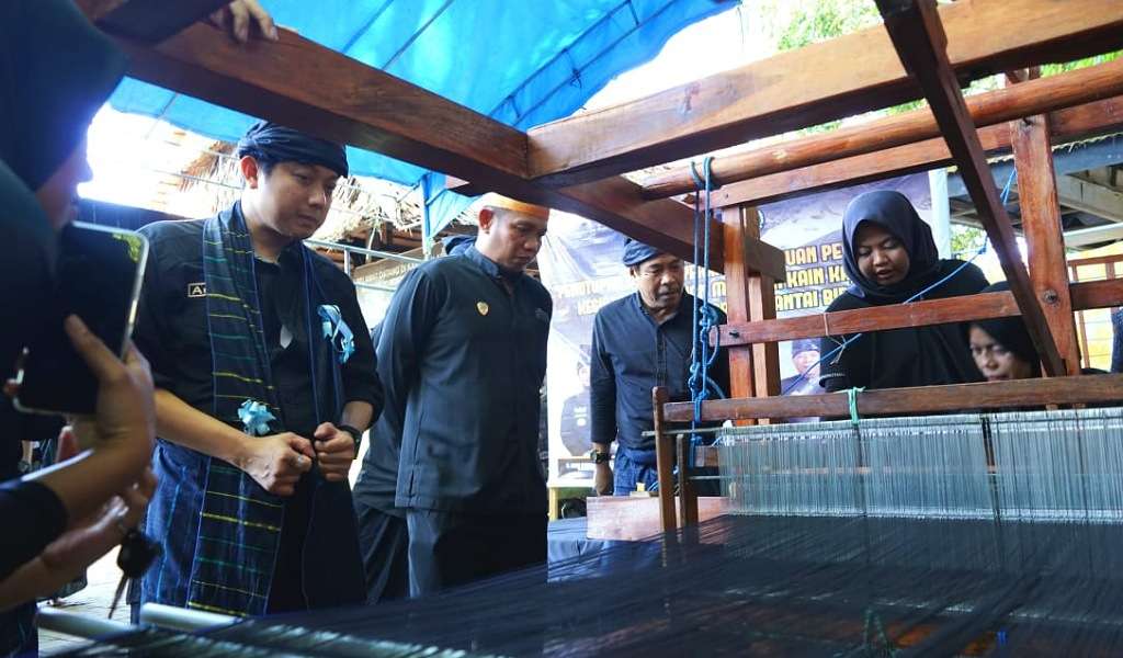 Disnaker dan Transmigrasi Sulsel Gandeng Dekranasda Bulukumba Sukses Latih Pengrajin di Kajang dan Bira