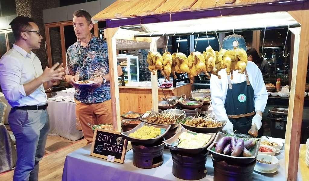 Sensasi Makan Sepuasnya di Lantai 21 Hotel Melia Makassar Sambil Menikmati City Light