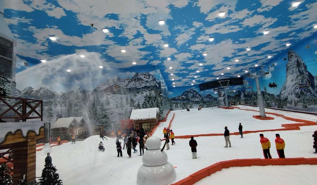 Ingin Menikmati Pemandangan Salju Layaknya di Eropa? Ayo Datang ke Trans Snow World Makassar