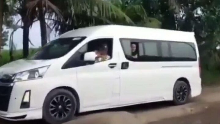Mobil Erick Thohir Kandas Saat Lewati Jalan Rusak Lampung, Warga: Jalannya Mantap Pak mobil erick thohir