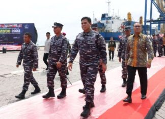Wali Kota Makassar Jajal KRI Bung Karno-369