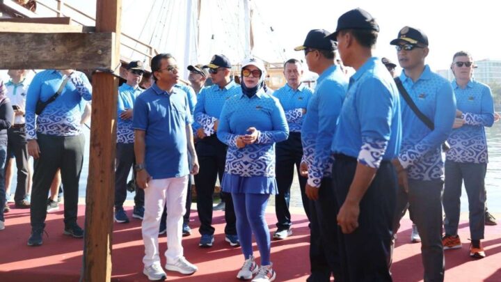 Delegasi MNEK 2023 Saksikan Langsung Proses Pembuatan Kapal Pinisi mnek 2023