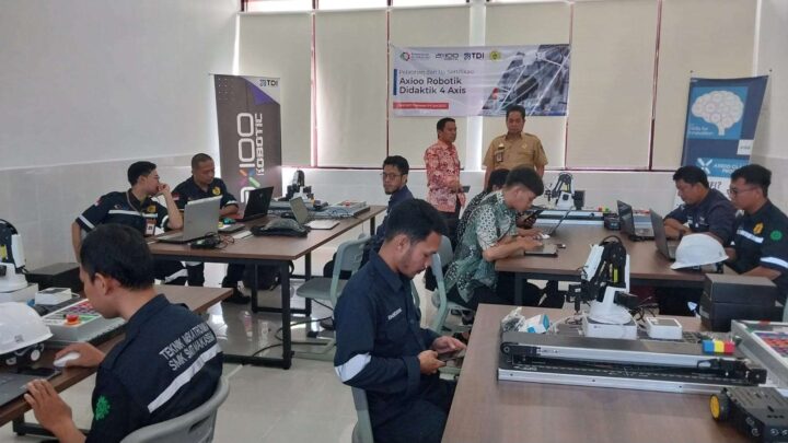 SMK SMTI Makassar Tuan Rumah Penyelenggaraan Pelatihan dan Uji Sertifikasi Robotik smk smti makassar