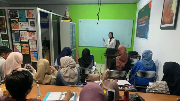 Mahasiswa Ilmu Komunikasi UMI Ikuti Pelatihan Public Speaking mahasiswa ilmu komunikasi umi