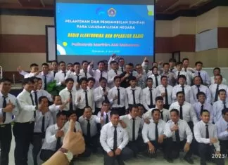 Kominfo Kukuhkan 65 Perwira Pelaut Lulusan REOR di Polimarim AMI Makassar