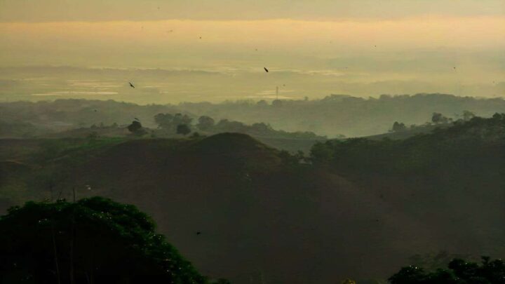 Perkiraan Cuaca Soppeng Senin, 19 Juni 2023: Pagi Hari Cerah Berawan dan siang sampai Sore Hujan bmkg