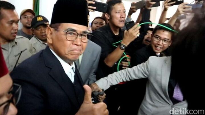 Panji Gumilang Diperiksa Bareskrim Polri Terkait Kasus Dugaan Penistaan Agama Panji Gumilang Diperiksa Bareskrim Polri Terkait Kasus Dugaan Penistaan Agama