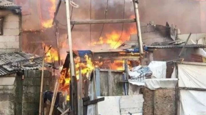 Diduga Akibat Pembakaran Sampah, Rumah Warga di Koja Jakarta Utara Terbakar pembakaran sampah