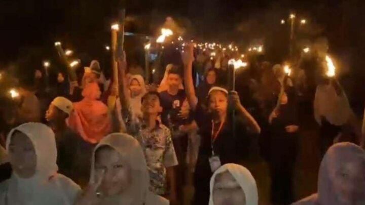 Meriahkan Tahun Baru Islam, Warga Desa Alesipitto Pangkep Lakukan Pawai Obor desa alesipitto