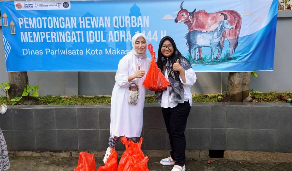 Wujudkan Kepedulian Sosial, Dispar Kota Makassar Bagikan Daging Kurban