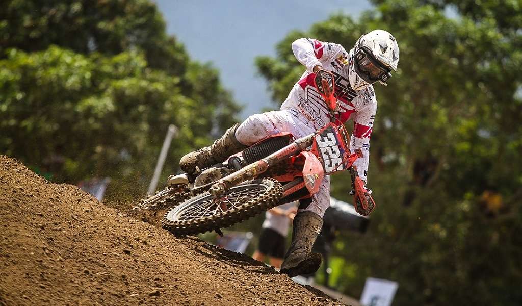 Pebalap Binaan Astra Honda Delvintor Alfarizi Kembali Raih Poin Pada MXGP Lombok