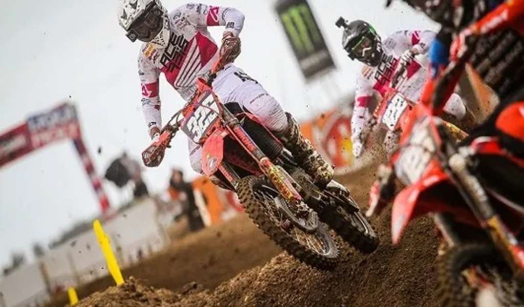 Pebalap Binaan Astra Honda Delvintor Alfarizi Kembali Raih Poin Pada MXGP Lombok