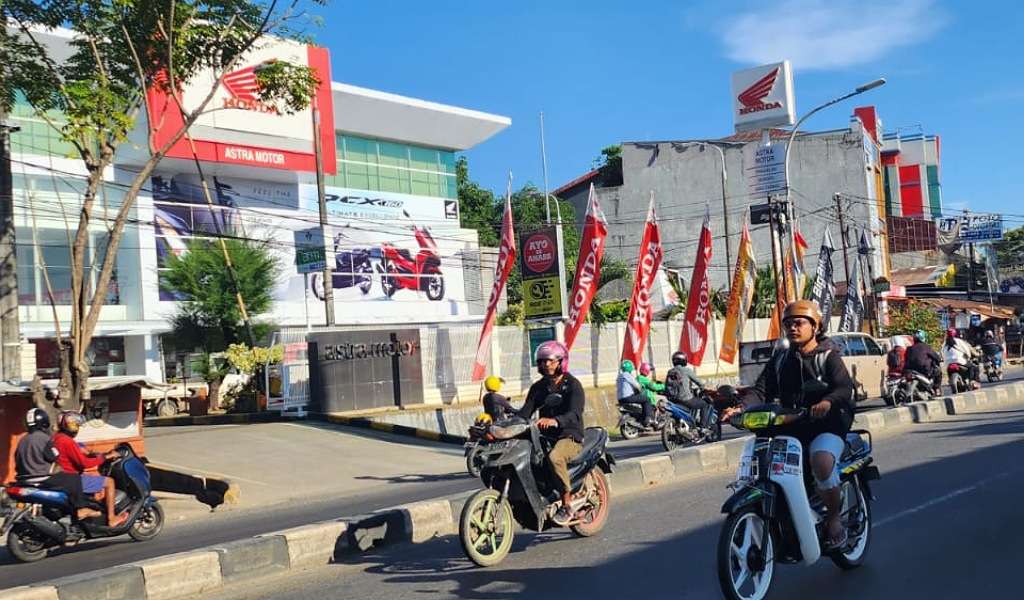 Agar Aman Saat Berkendara, Asmo Sulsel Edukasi Konsumen Pahamkan Fungsi Marka Jalan