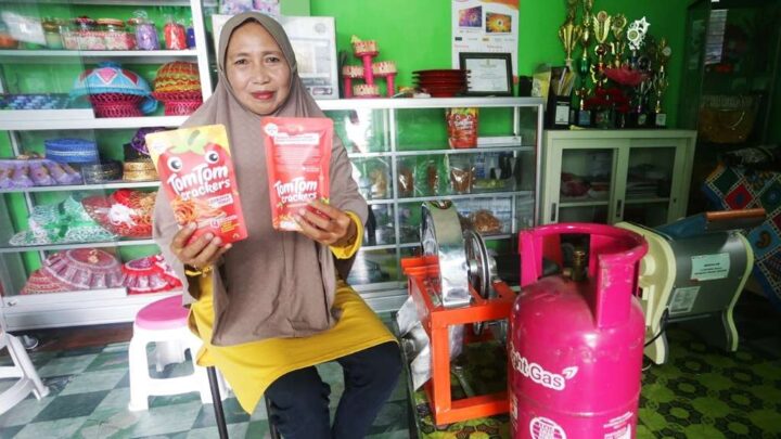 Kisah Inspiratif Syamsiah, Penerima Manfaat CSR ITM Pertamina yang Kelola Sampah Bernilai Ekonomi Syamsiah