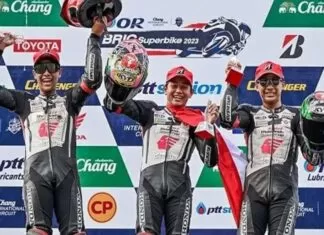 Merah putih berkibar