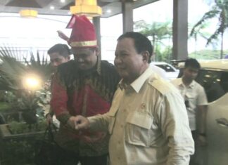 Prabowo Subianto Bertemu Bobby Nasution di Makassar, Bahas Apa?