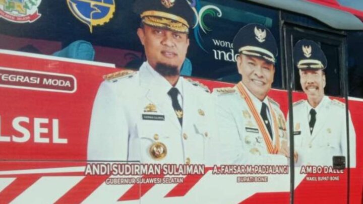 Foto Kepala Daerah Terpampang di Bus Trans Andalan Sulsel, JRM: Kenapa Mesti Ada Foto Pejabat di Situ? Bus trans andalan Sulsel
