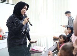 Percepat Penurunan Angka Stunting, Fatmawati Rusdi Ingatkan Orang Tua Perhatikan Pola Asuh Anak