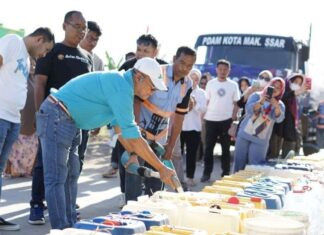 Gelar Bakti Sosial, PDAM Makassar Salurkan Bantuan Sembako dan Air Bersih untuk Warga