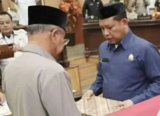 Bupati Jeneponto Serahkan 2 Dokumen Rencana Anggaran kepada DPRD