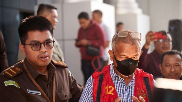 Tim Tabur Kejati Sulsel Berhasil Mengamankan Buronan Penganiayaan di Nusa Harapan Permai Tim Tabur Kejati Sulsel