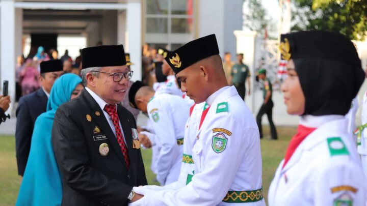 Wali Kota Parepare Resmi Mengukuhkan Pasukan Pengibar Bendera Pusaka wali kota Parepare