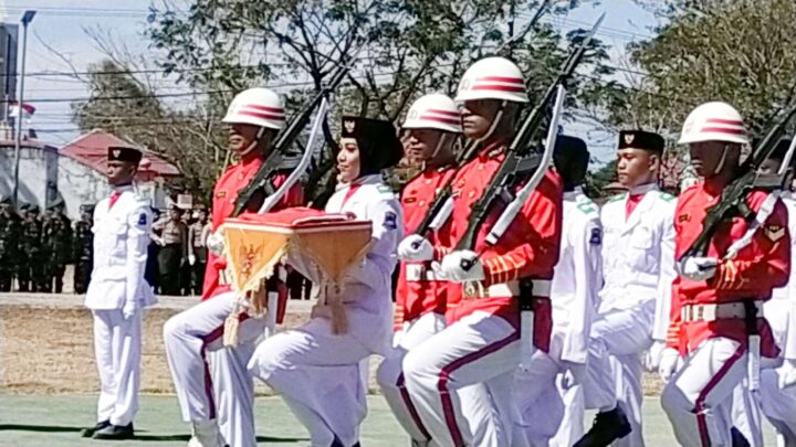 Anak Yatim Bertugas Pembawa Baki Upacara Peringatan HUT Ke-78 Kemerdekaan RI di Jeneponto Anak yatim