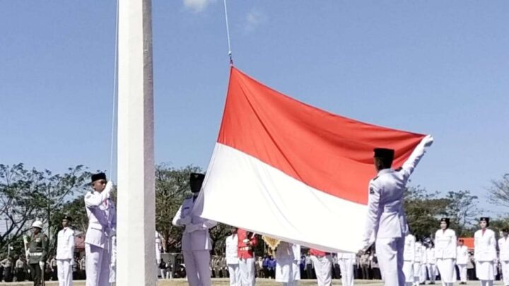 Sosok Siswa Pengibar Sang Merah Putih di HUT Ke-78 Kemerdekaan RI di Jeneponto Siswa pengibar bendera