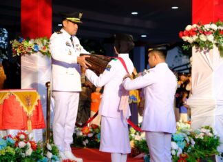 Upacara Penurunan Bendera HUT ke-78 RI, Wabup Jeneponto Bertindak Sebagai Inspektur Upacara