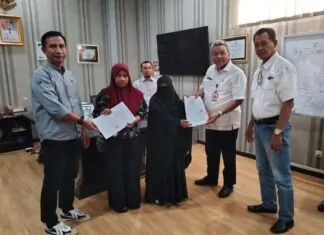 Gubernur Sulsel Serahkan Santunan Kematian Kepada Ahli Waris Korban Longsor di Jeneponto dan Maros