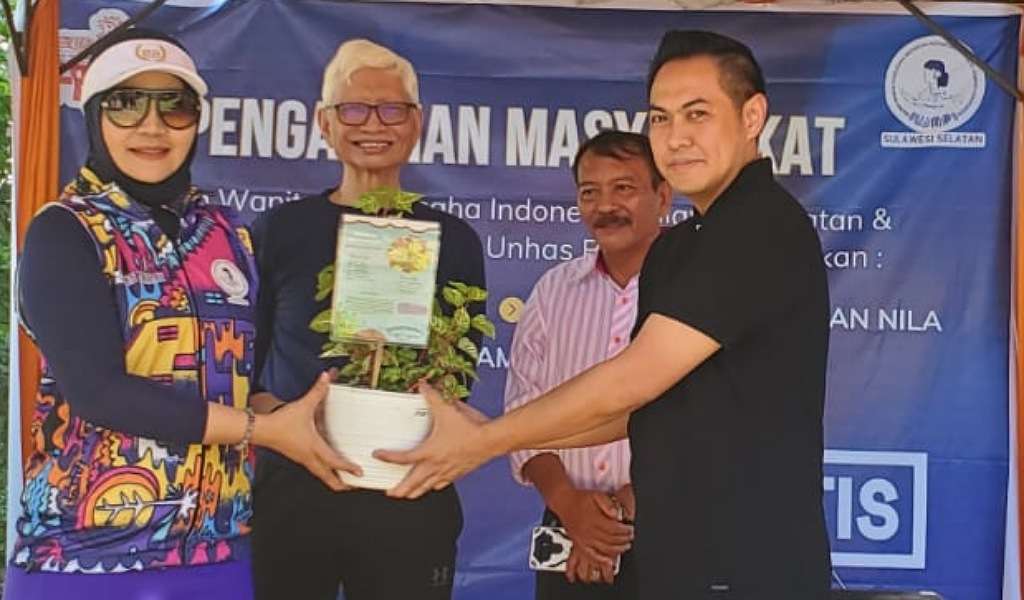 Kolaborasi FPKUB, IWAPI Sulsel Berikan Pelatihan Membuat Roti Hingga Penyerahan Bibit Ikan Nila