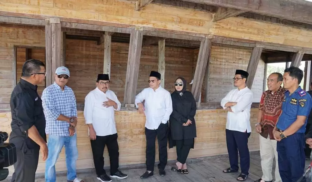 Mendagri Tito Karnavian Puji Kemampuan Masyarakat Bulukumba Membuat Kapal Pinisi
